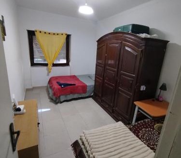 Palhais House | Montijo sharing and personal room available overnight stay
