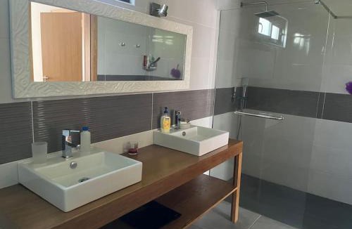 Canico House | Moradia com piscina no Caniço