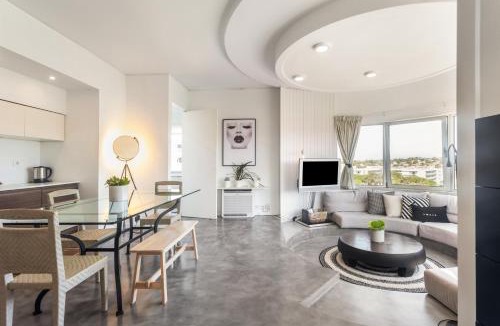 Cascais Apartment | Mountain view one bedroom plus 1 extra room in Cascais