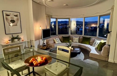 Cascais Apartment | Mountain view one bedroom plus 1 extra room in Cascais