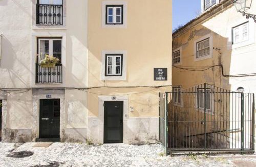 Socorro Apartment | Mouraria 2 - View from French Balcony & Smart Check-in
