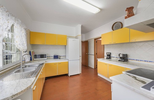 Olhao Villa | Muxima in Quelfes with 3 bedrooms and 2 bathrooms