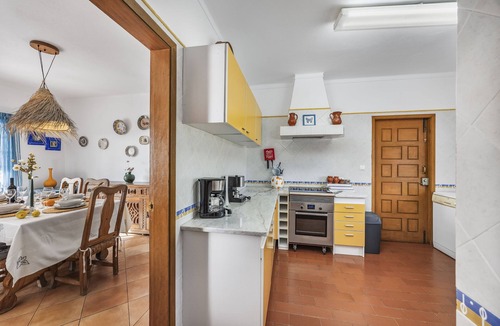 Olhao Villa | Muxima in Quelfes with 3 bedrooms and 2 bathrooms