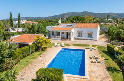 Olhao Villa | Muxima in Quelfes with 3 bedrooms and 2 bathrooms