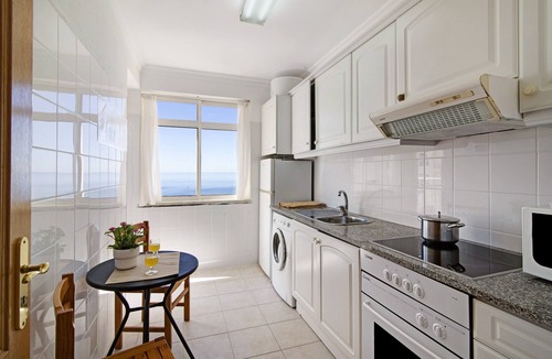 Armacao de Pera Apartment | Nau Bérrio 5ºD Apartment – Sea View, A/C, Wi-Fi, Garden & Balcony