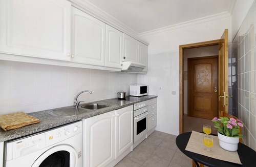 Armacao de Pera Apartment | Nau Bérrio 5ºD Apartment – Sea View, A/C, Wi-Fi, Garden & Balcony