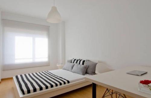 Cidade Universitaria Apartment | NEW Home Office - Free Wifi & Parking - Self Check-in - Daikin Airco