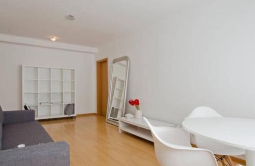 Cidade Universitaria Apartment | NEW Home Office - Free Wifi & Parking - Self Check-in - Daikin Airco