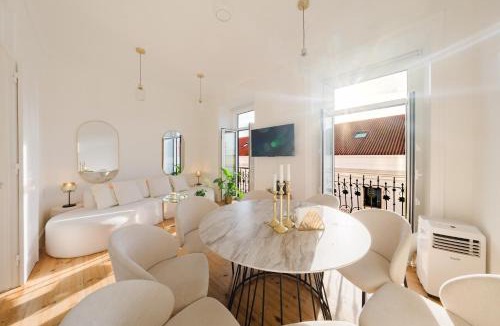 Santo Estevao Apartment | New & Improved Central Lisbon 41BR Riverfront
