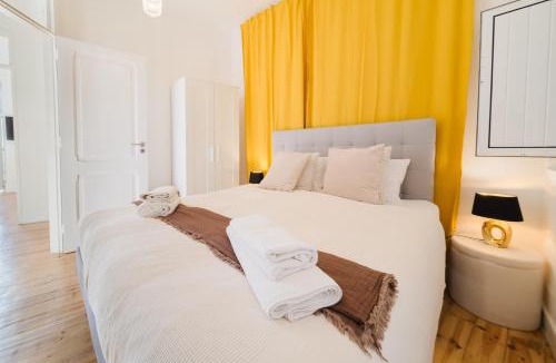 Santo Estevao Apartment | New & Improved Central Lisbon 41BR Riverfront