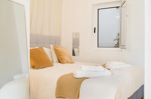 Santo Estevao Apartment | New & Improved Central Lisbon 41BR Riverfront