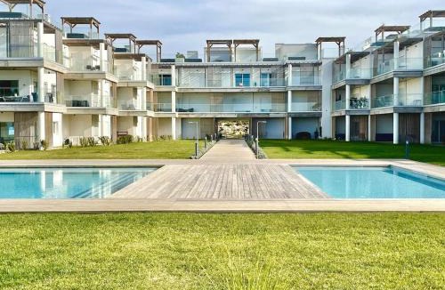 Nazare Apartment | New Luxury Apartment, Sea View with Pool & Gym