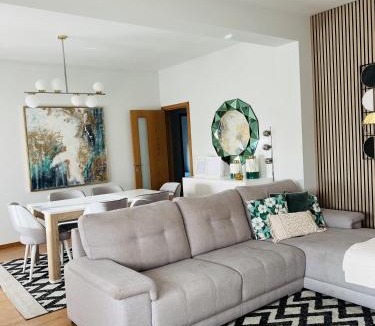 Vila Cha House | Ninho do Carriço · Praia a 200m · Pátio & KidsZone