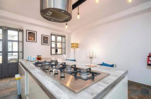 Sao Pedro House | Oak Moon House | Stylish & Central Stay in Faro