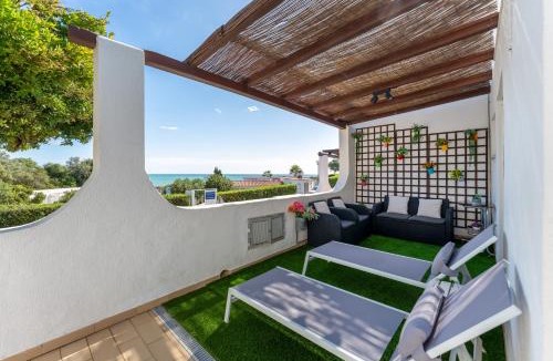 Alporchinhos House | Ocean View 2 BDR House With Patio by LovelyStay