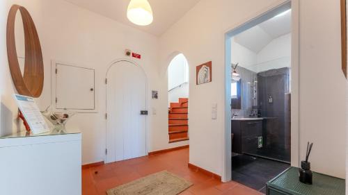 Alporchinhos House | Ocean View 2 BDR House With Patio by LovelyStay