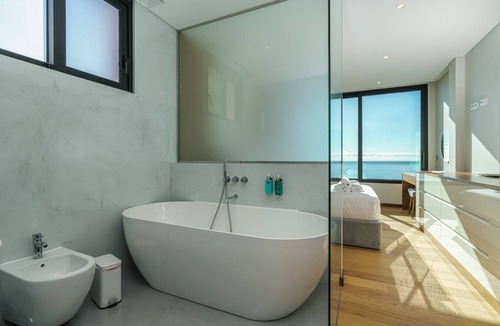 Sao Martinho Villa | Ocean View Villa Jacuzzi Walk to Lido 3 En Suites Japandi Design
