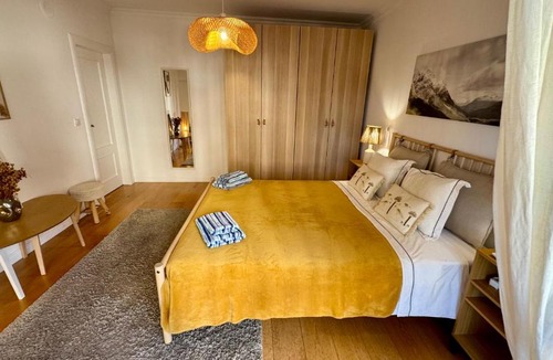 Cascais Apartment | Oceanfront 2 bedrooms apartment with swimming pool & garage