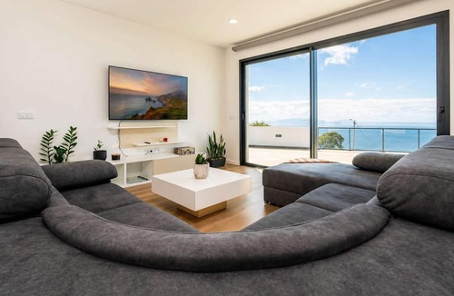 Santa Cruz Villa | Oceanfront Villa with Breathtaking Sea Views