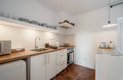 Azoia Villa | Oceanview Retreat | Hot Tub | Fire Pit | BBQ