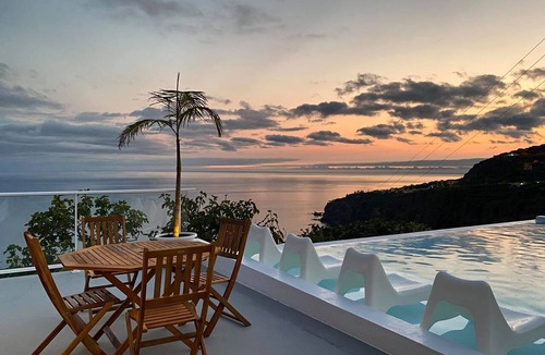 Tabua Villa | Old Wine Villa