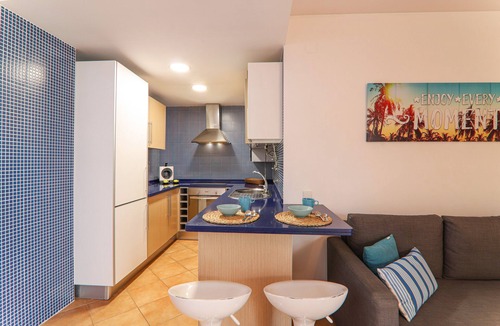 Armacao de Pera Apartment | 'Olival Beach' Apartment with Sea View, Shared Pool, and Wi-Fi