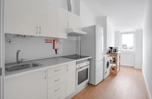 Cacilhas Apartment | One bedroom Apt in Almada - Balcony with River Views by Lisbeyond