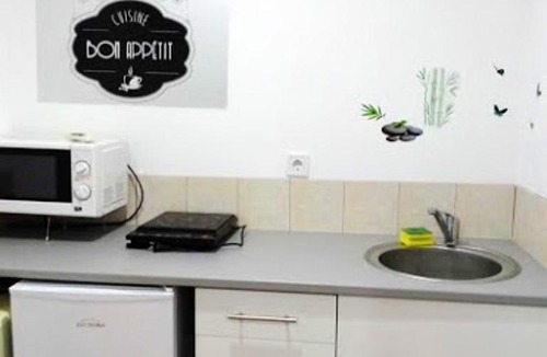 Silves House | One bedroom bungalow with shared pool enclosed garden and wifi at Silves