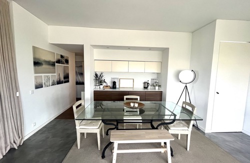 Cascais Condo | One bedroom plus extra room spacious apartment in Cascais center, mountain view