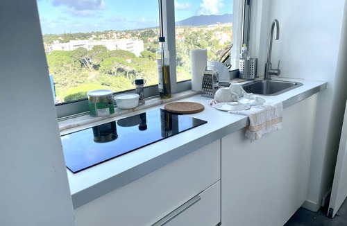 Cascais Condo | One bedroom plus extra room spacious apartment in Cascais center, mountain view