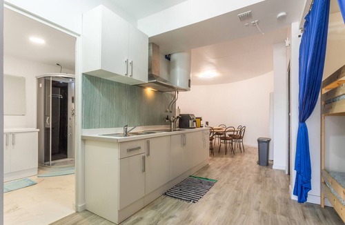 Mafra Villa | Open-space Hostel for Groups – Near Ericeira and Mafra