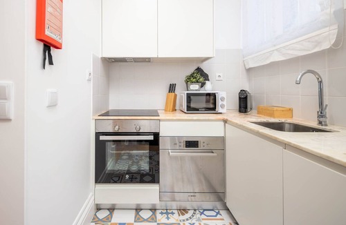 Paranhos Apartment | Oporto Tiles Mezzanine by Hopstays | Marquês
