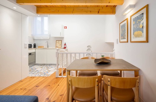 Paranhos Apartment | Oporto Tiles Mezzanine by Hopstays | Marquês
