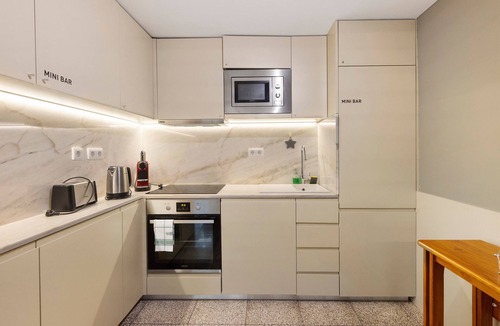 Boavista House | Orange Apartments A – Porto: Modern Comfort and Tranquility in a Historic Neighborhood