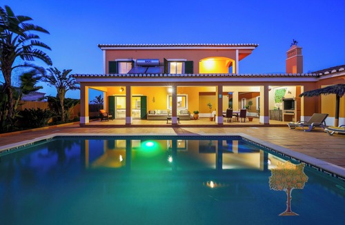 Portimao Ski Chalet | "Orange Tree Villa Alvor - South - Facing Family Villa with Private Poll"