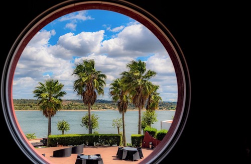 Ponte de Sor House | Overlooking Montargil Dam! Garden View, Free Parking, Outdoor Swimming Pool!