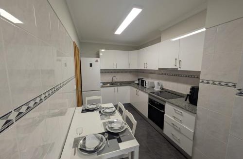 Canico Apartment | Pátio do Garajau Apartamento T2 com estacionamento e varanda perto do Cristo Rei