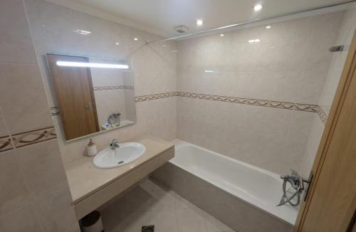 Canico Apartment | Pátio do Garajau Apartamento T2 com estacionamento e varanda perto do Cristo Rei