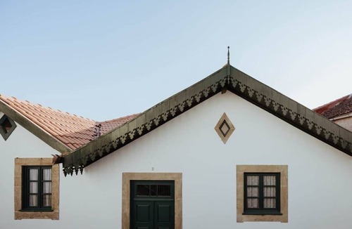 Provesende Apartment | Pátio Studio · Provesende, swimming pool, and vineyards