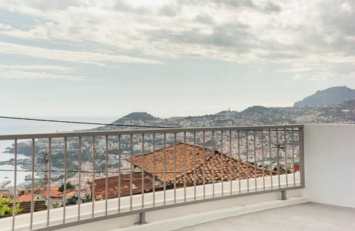 Sao Goncalo House | Palheiro's Dreaming View House by Mth