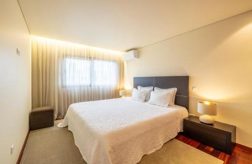 Creixomil Apartment | Panoramic City View Apartment - Guimarães
