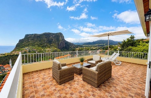 Faial House | Panoramic Ocean View House
