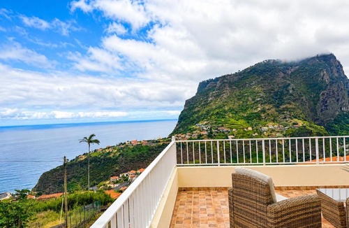 Faial House | Panoramic Ocean View House