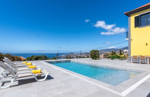 Sao Goncalo House | Papaya Villa by LovelyStay