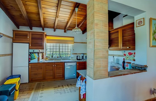 Alcalar Apartment | Papoula Apartment in Quinta Velha by GT House