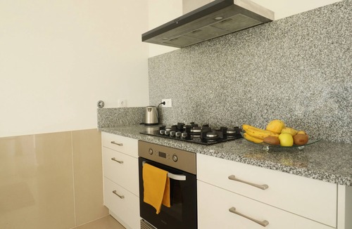 Lourinha Villa | Peace House Lourinhã - Villa 6: Mountain View, Shared Pool & Wi-Fi