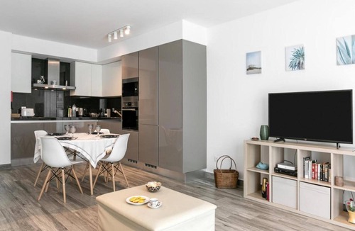 Peniche Apartment | Peaceful 1 Bedroom Apartment With Balcony, Leiria apartment 1007