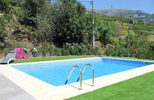 Resende Villa | Peaceful villa in São Martinho de Mouros with private pool