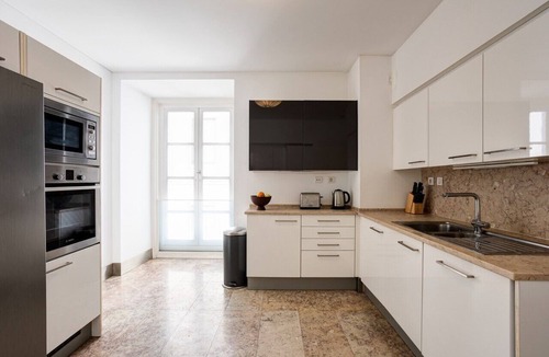 Sao Paulo Apartment | Pearl of Chiado: T4 apartment in central Chiado with AC/Llift/parking and charm