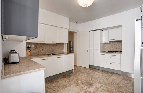 Sao Paulo Apartment | Pearl of Chiado: T4 apartment in central Chiado with AC/Llift/parking and charm